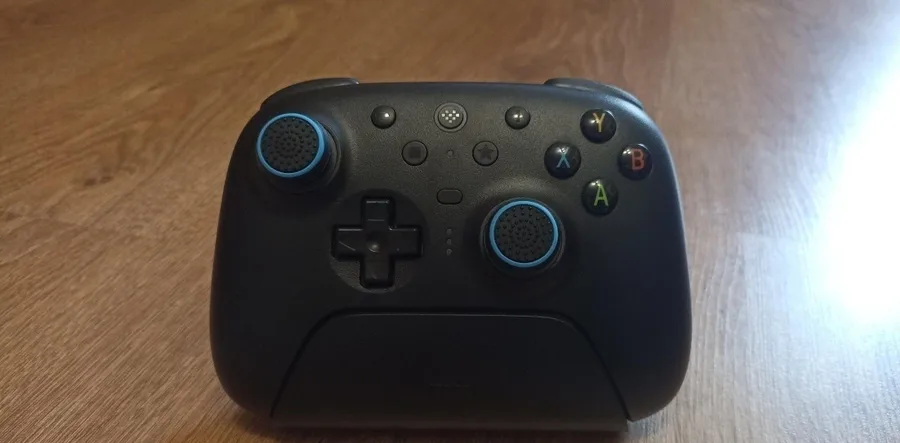 Controle 8BitDo Ultimate 2 Wireless com Dock, RGB, Joystick TMR, Motion Control, Trigger mode, sem fio, 1000mAh, trimode Bluetooth 2.4 usb-c, 1000hz, botões extras